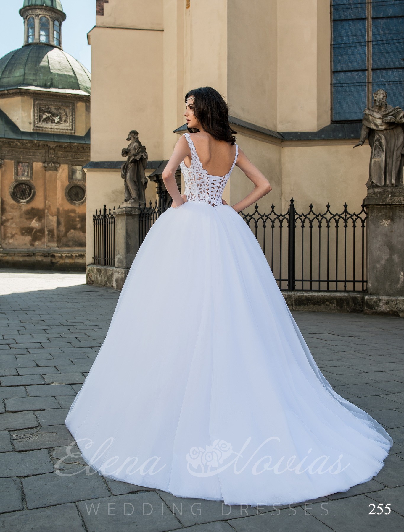 Свадебное платье со шлейками модель 255